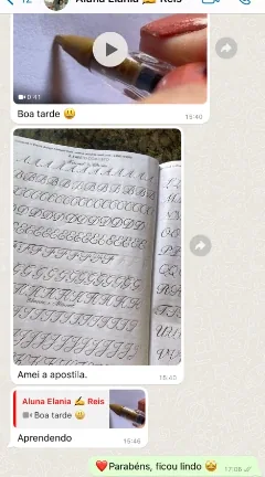 Aluna mostrando exercícios preenchidos